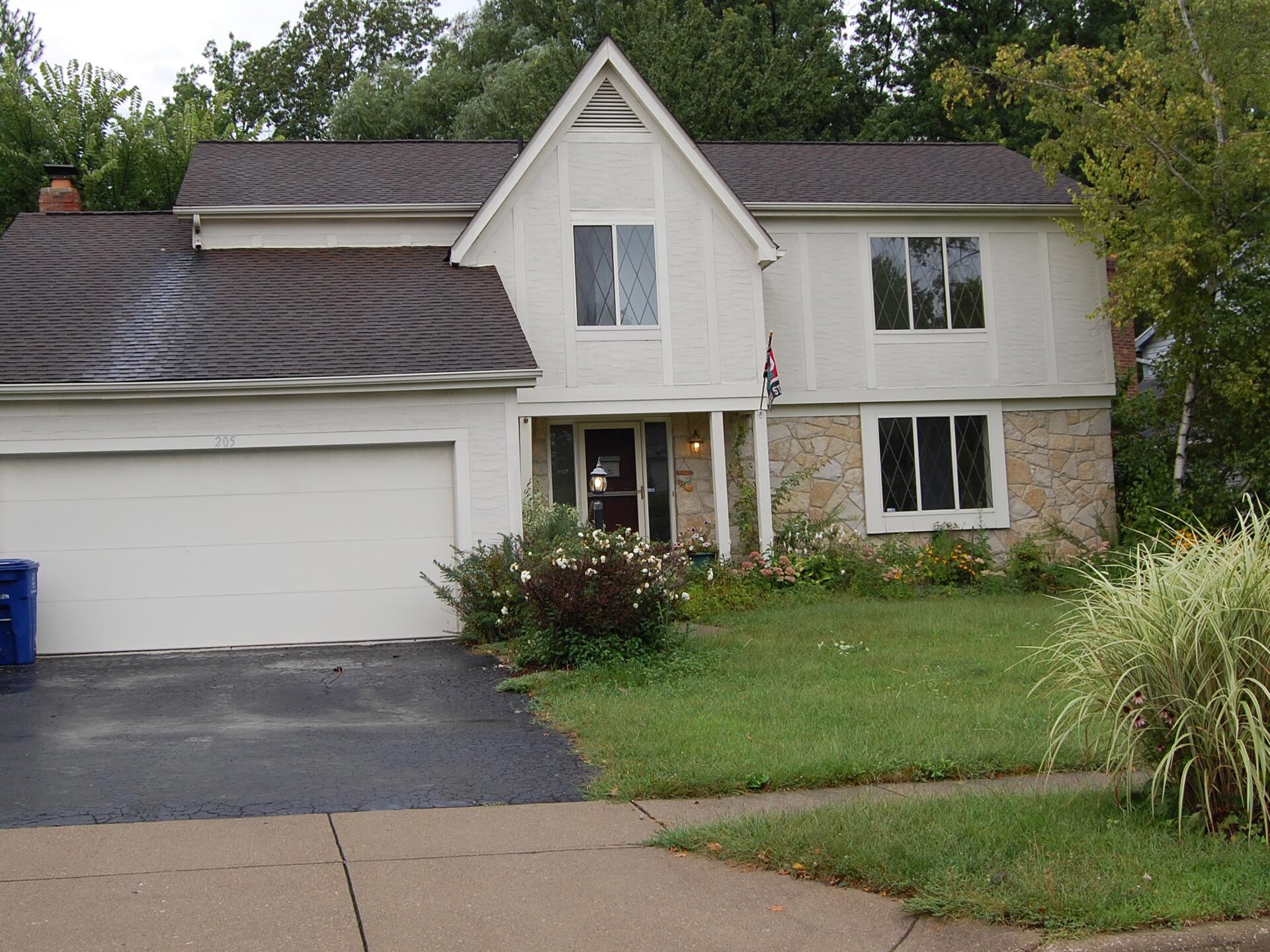 Worthington 4 bedroom Tudor style home