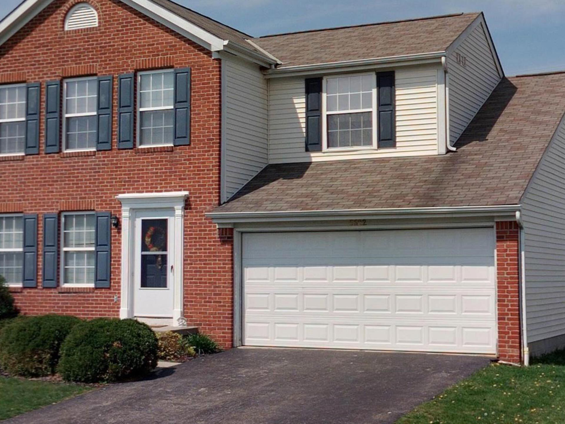 Spacious home in New Albany Schools!!