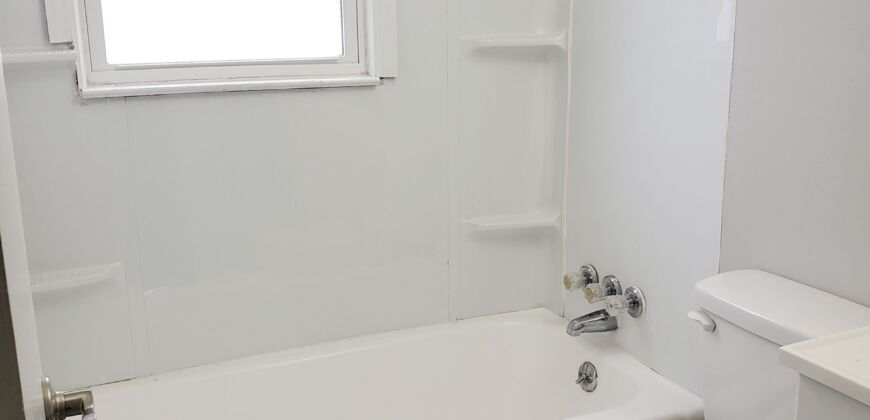 2 BR Ranch with easy access to Downtown & Highways