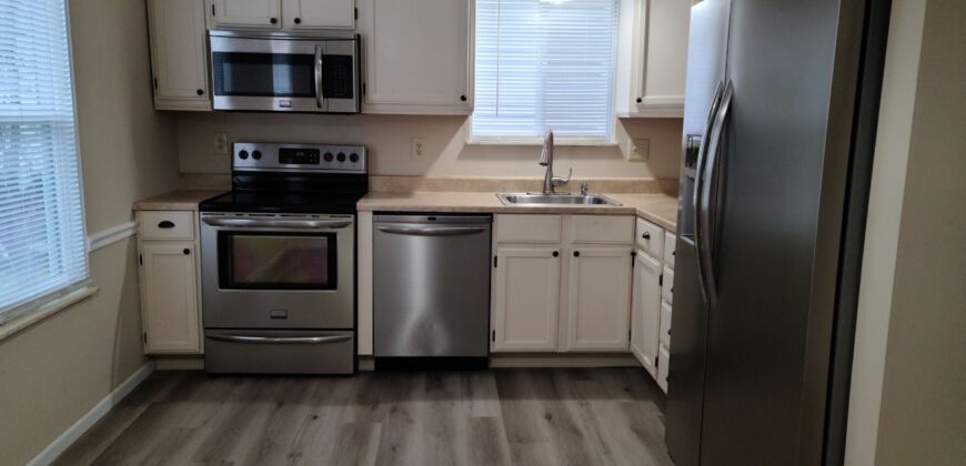 Charming Ranch in Sunbury Woods!