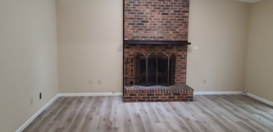 Charming Ranch in Sunbury Woods!