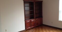 Worthington 3 bedroom, 1.5 bath end unit condo w/ 1 car garage & full basment