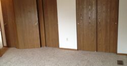 Worthington 3 bedroom, 1.5 bath end unit condo w/ 1 car garage & full basment