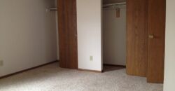 Worthington 3 bedroom, 1.5 bath end unit condo w/ 1 car garage & full basment