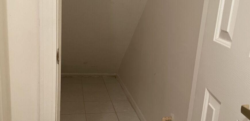 Lovely, Large Condo in Westerville!