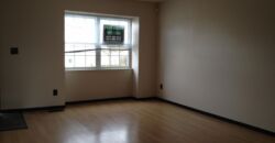 Worthington 3 bedroom, 1.5 bath end unit condo w/ 1 car garage & full basment