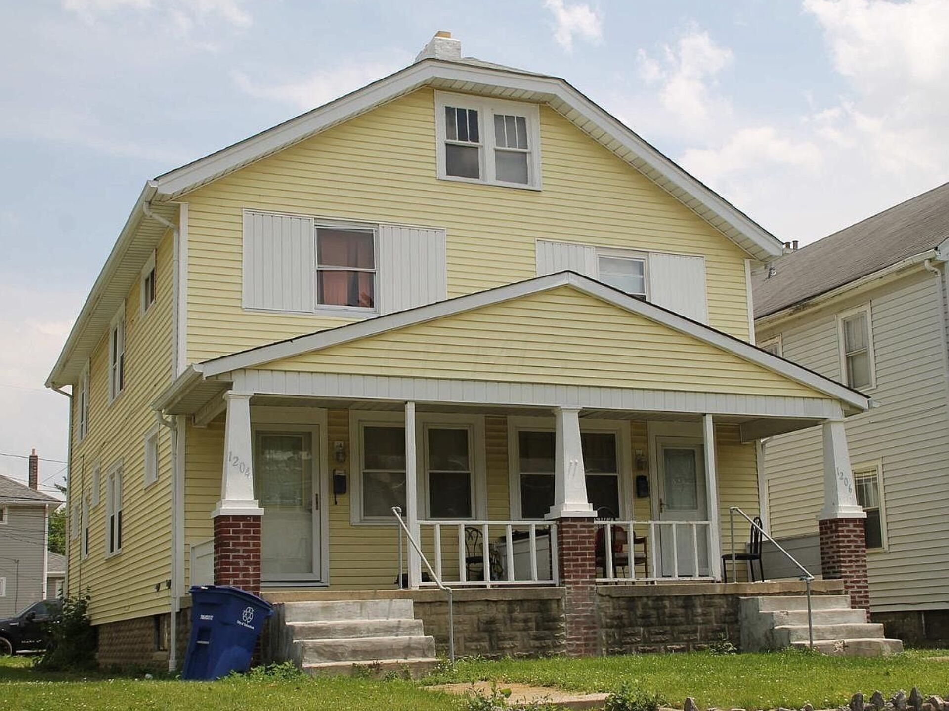 2 Bed 1 Bath Unit of Duplex House