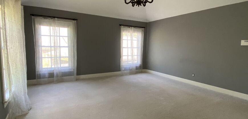 Stunning Executive Rental in New Albany