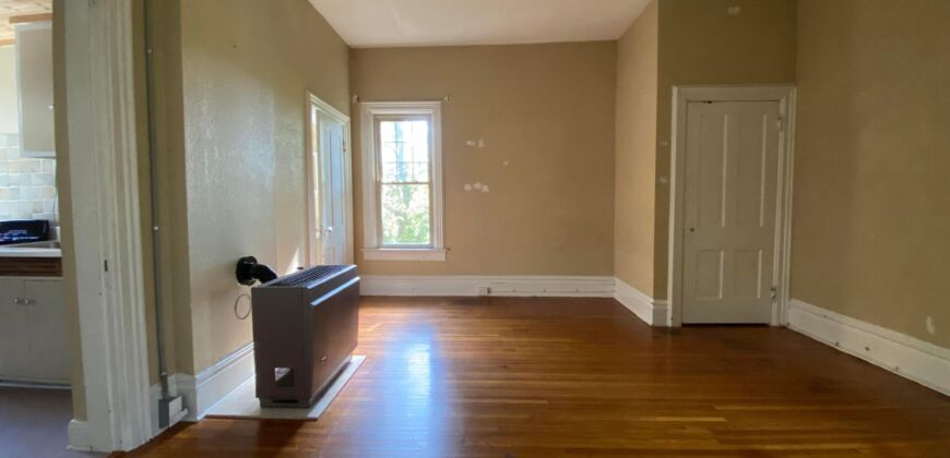 Upkept brick duplex first floor unit