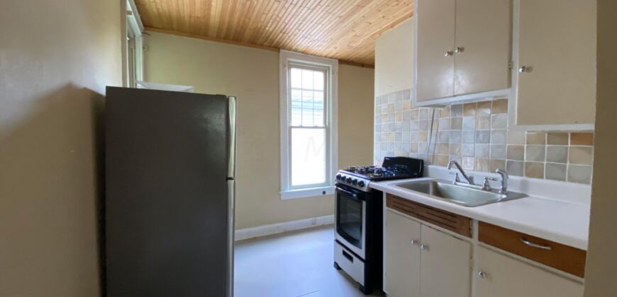 Upkept brick duplex first floor unit