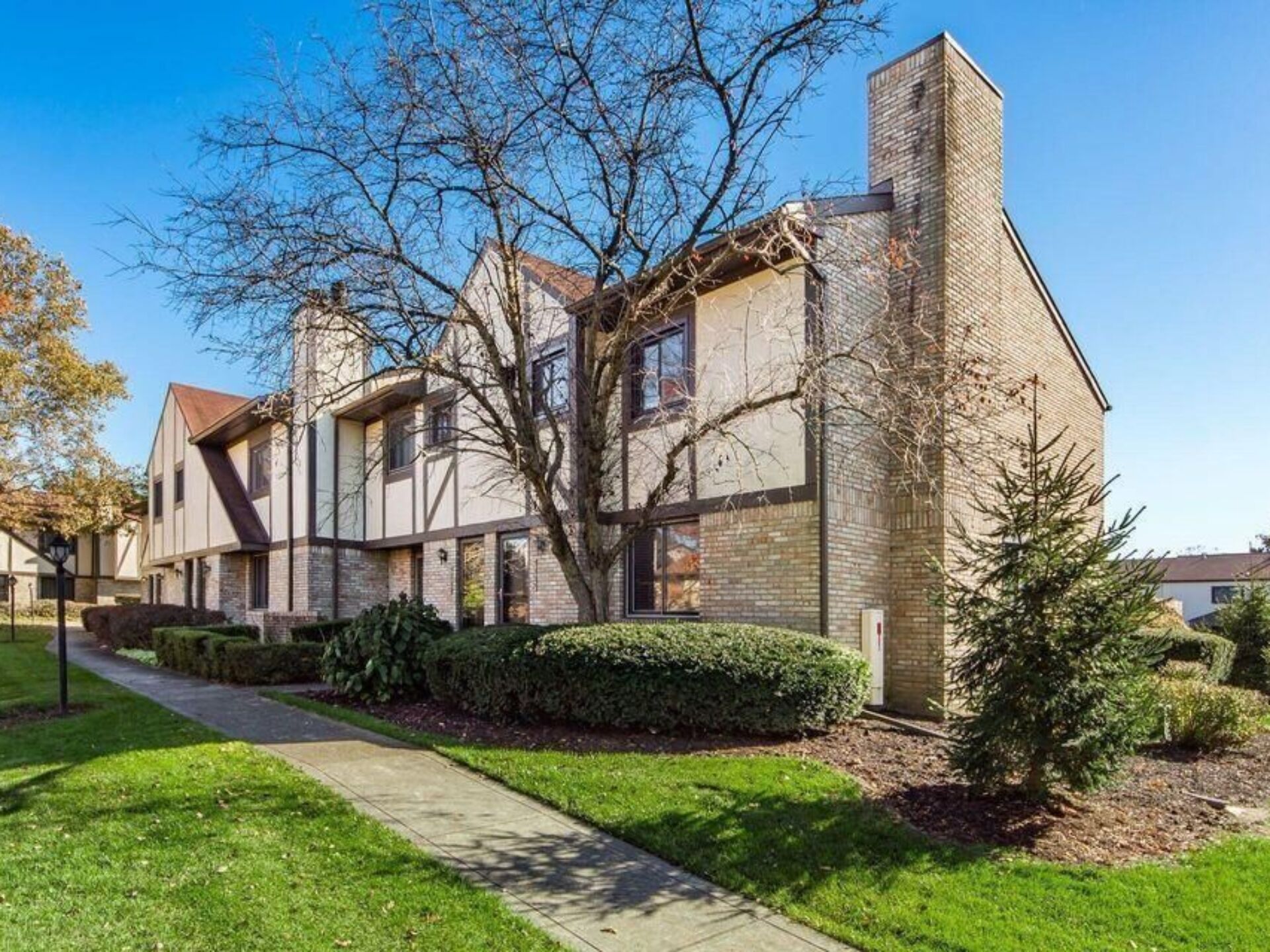 Spacious Condo in Dublin Schools