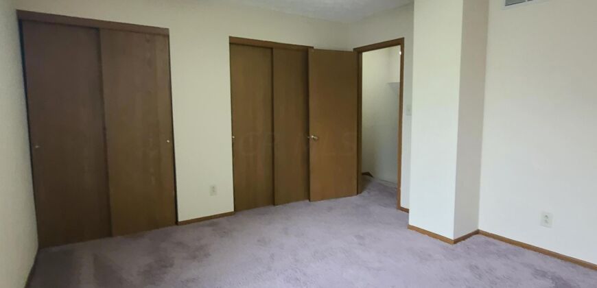 Spacious townhouse in Worthington City Schools!