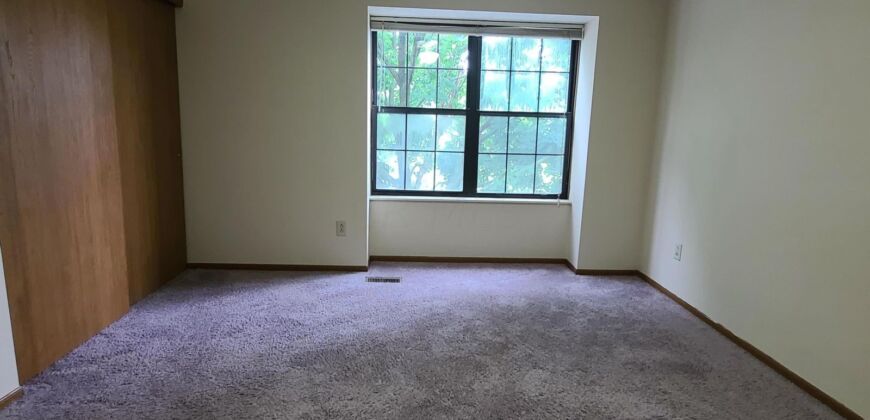 Spacious townhouse in Worthington City Schools!